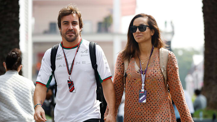 Fernando Alonso y Andrea Schlager van juntos a todos los eventos del piloto