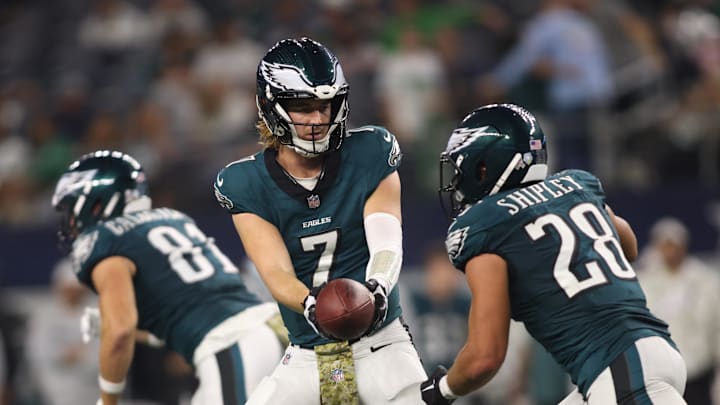 Nov 10, 2024; Arlington, Texas, USA; Philadelphia Eagles quarterback Kenny Pickett (7) hands off to running back Will Shipley (28) in the fourth quarter against the Dallas Cowboys at AT&T Stadium. Mandatory Credit: Tim Heitman-Imagn Images