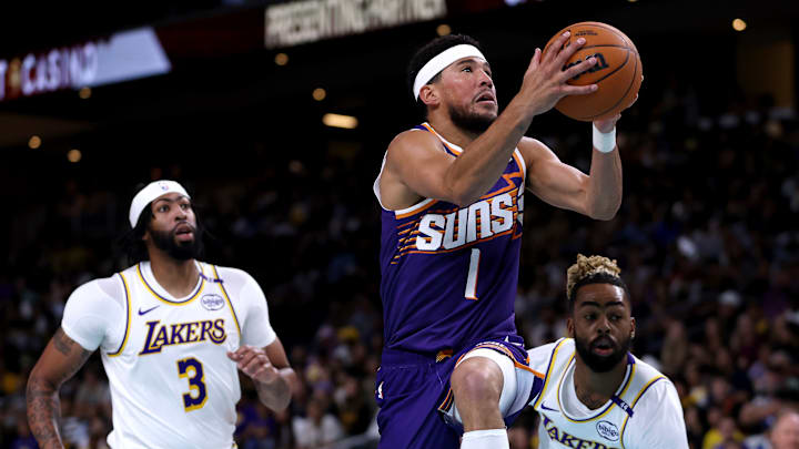 Phoenix Suns v Los Angeles Lakers