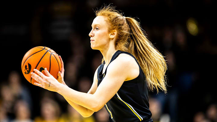 Michigan guard Lauren Hansen (1) looks to pass during a NCAA Big Ten Conference women's basketball