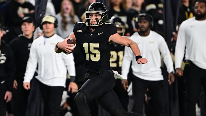 Purdue Boilermakers quarterback Ryan Browne (15) runs the ball during the second quarter 