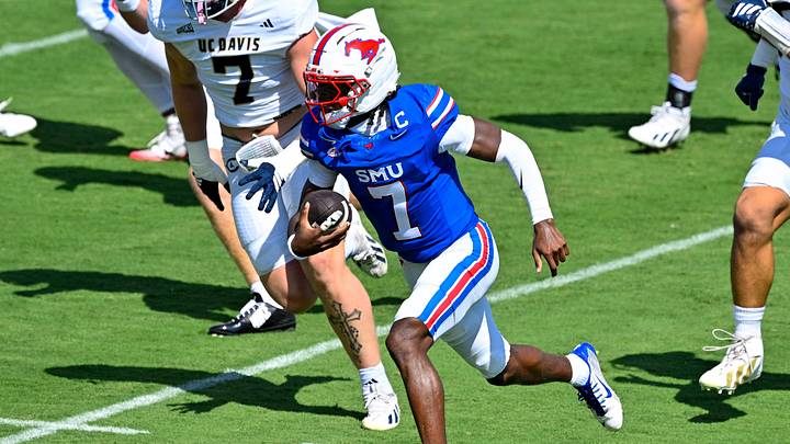 Sep 12, 2026; Dallas, Texas, USA; SMU Mustangs quarterback Kevin Jennings (7) runs with the ball against the UC Davis Aggies during the first quarter at Gerald J. Ford Stadium. Mandatory Credit: Jerome Miron-Imagn Images Sep 12, 2026; Dallas, Texas, USA; SMU Mustangs quarterback Kevin Jennings (7) runs with the ball against the UC Davis Aggies during the first quarter at Gerald J. Ford Stadium. Mandatory Credit: Jerome Miron-Imagn Images