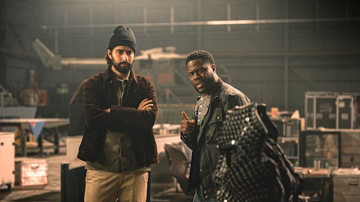 LIFT. (L to R) Viveik Kalra as Luke and Kevin Hart as Cyrus in Lift. Cr. Matt Towers/Netflix © 2023