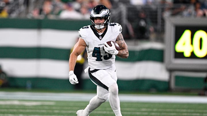Aug 22, 2025; East Rutherford, New Jersey, USA; Philadelphia Eagles fullback Ben VanSumeren (43) runs with the ball during the second quarter against the New York Jets at MetLife Stadium. 