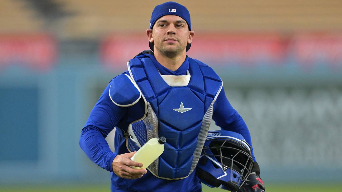 Dodgers reunite with catcher in trade with Mets to buy more Will Smith time