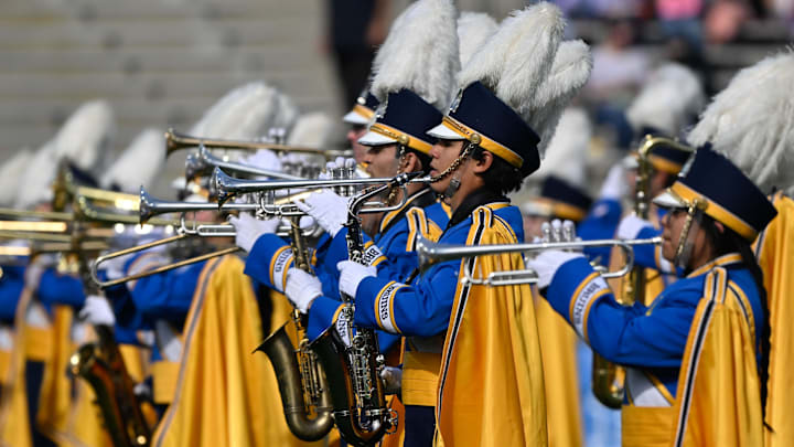 The UCLA Bruin marching band playing  at Rose Bowl. Mandatory Credit: Robert Hanashiro-Imagn Images