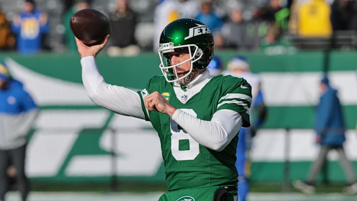 Dec 22, 2024; East Rutherford, New Jersey, USA; New York Jets quarterback Aaron Rodgers (8) warms up before the game against the Los Angeles Rams at MetLife Stadium. Mandatory Credit: Vincent Carchietta-Imagn Images Dec 22, 2024; East Rutherford, New Jersey, USA; New York Jets quarterback Aaron Rodgers (8) warms up before the game against the Los Angeles Rams at MetLife Stadium. Mandatory Credit: Vincent Carchietta-Imagn Images