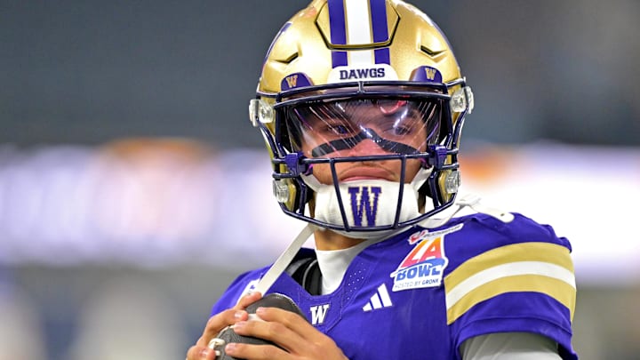 Washington Huskies quarterback Demond Williams Jr. (2) warms up prior to the LA Bowl Game against the Boise State Broncos at SoFi Stadium. Mandatory Credit: Jayne Kamin-Oncea-Imagn Images Washington Huskies quarterback Demond Williams Jr. (2) warms up prior to the LA Bowl Game against the Boise State Broncos at SoFi Stadium. Mandatory Credit: Jayne Kamin-Oncea-Imagn Images