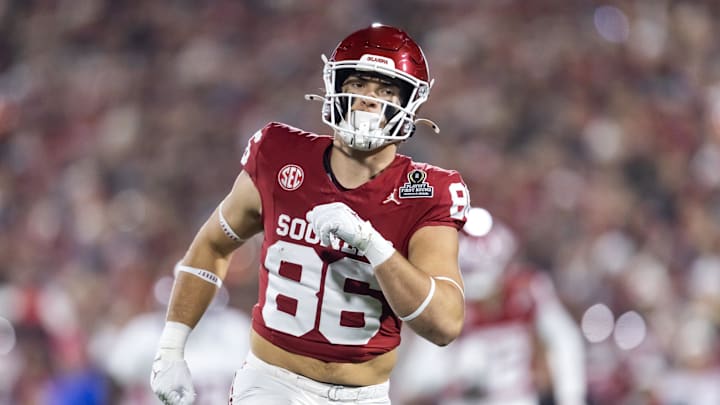 Dec 19, 2025; Norman, OK, USA; Oklahoma Sooners tight end Carson Kent (86) against the Alabama Crimson Tide during the CFP National Playoff First Round at Gaylord Family Oklahoma Memorial Stadium. Mandatory Credit: Mark J. Rebilas-Imagn Images Dec 19, 2025; Norman, OK, USA; Oklahoma Sooners tight end Carson Kent (86) against the Alabama Crimson Tide during the CFP National Playoff First Round at Gaylord Family Oklahoma Memorial Stadium. Mandatory Credit: Mark J. Rebilas-Imagn Images