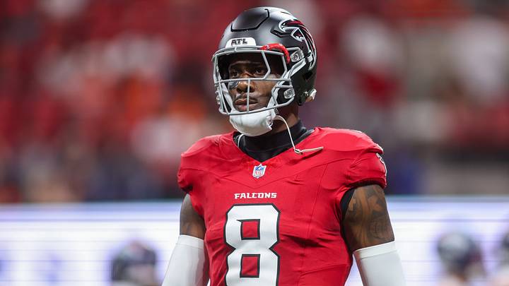 Aug 14, 2026; Atlanta, Georgia, USA; Atlanta Falcons tight end Kyle Pitts Sr. (8) in action against the Denver Broncos in the first quater at Mercedes-Benz Stadium. Mandatory Credit: Brett Davis-Imagn Images