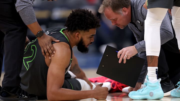 Karl-Anthony Towns se lesionó la pantorrilla derecha y desde noviembre del 2022 está de baja
