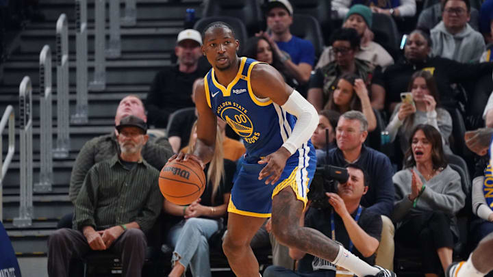 Jan 4, 2025; San Francisco, California, USA; Golden State Warriors forward Jonathan Kuminga (00) looks to make a pass up court during a game against the Memphis Grizzlies in the second quarter at Chase Center. Mandatory Credit: David Gonzales-Imagn Images Jan 4, 2025; San Francisco, California, USA; Golden State Warriors forward Jonathan Kuminga (00) looks to make a pass up court during a game against the Memphis Grizzlies in the second quarter at Chase Center. Mandatory Credit: David Gonzales-Imagn Images