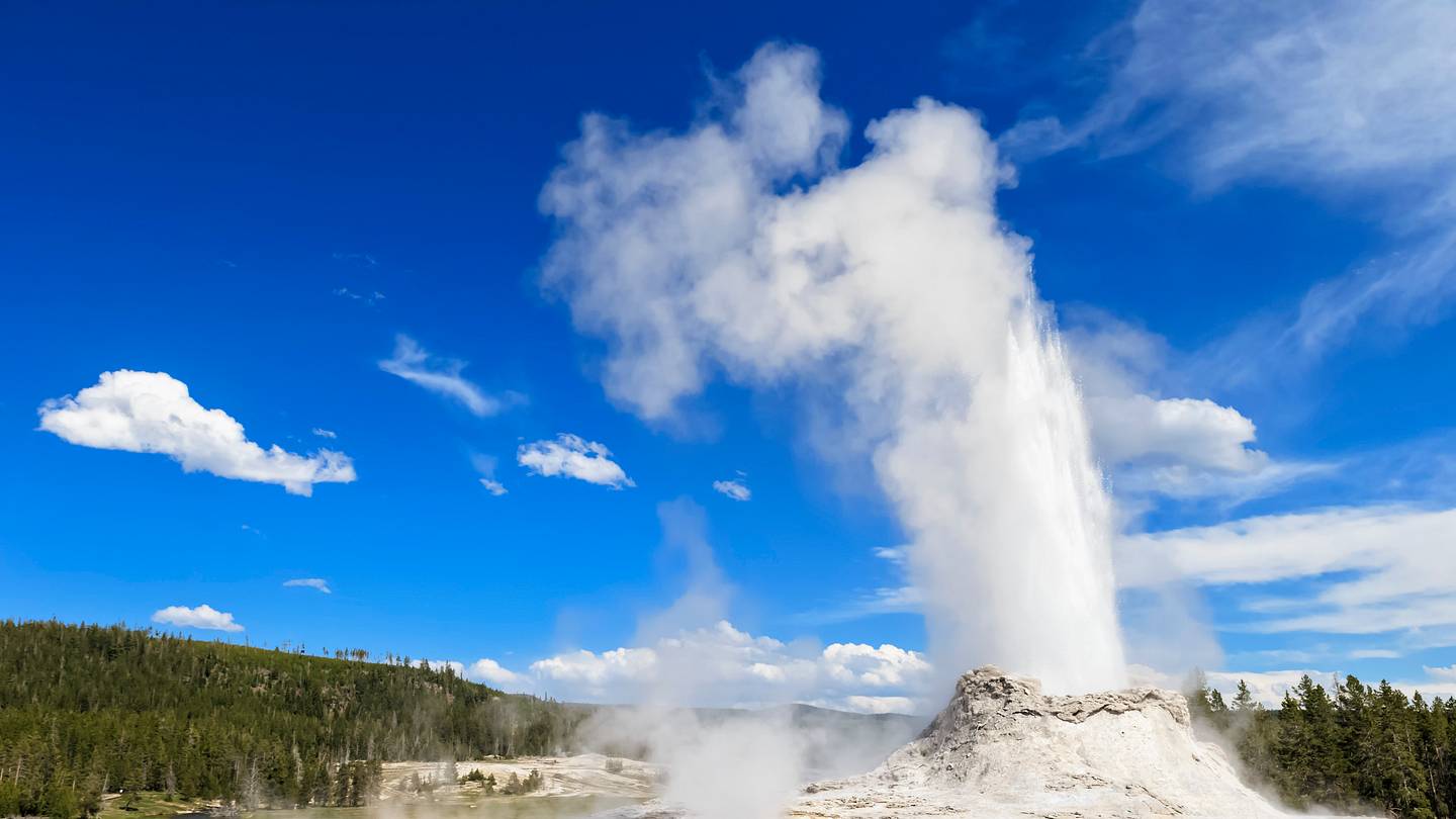 New Hydrothermal Vent Erupts in Yellowstone Park