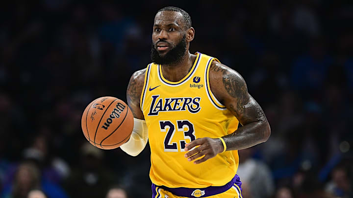 James está emocionado por el debut de su hijo en la NCAA