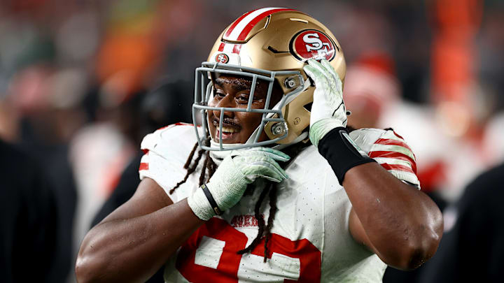 San Francisco 49ers defensive tackle Kalia Davis (93)