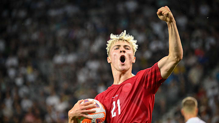 TOPSHOT-FBL-EURO-2024-QUALIFIER-SLO-DEN