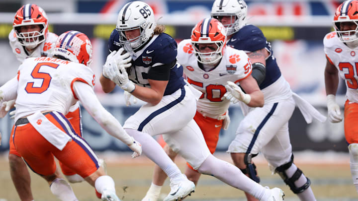 Dec 27, 2025; Bronx, NY, USA; Penn State Nittany Lions tight end Luke Reynolds (85) gains yards after catch as Clemson Tigers safety Ronan Hanafin (5) pursues during the second half of the 2025 Pinstripe Bowl at Yankee Stadium. Mandatory Credit: Vincent Carchietta-Imagn Images