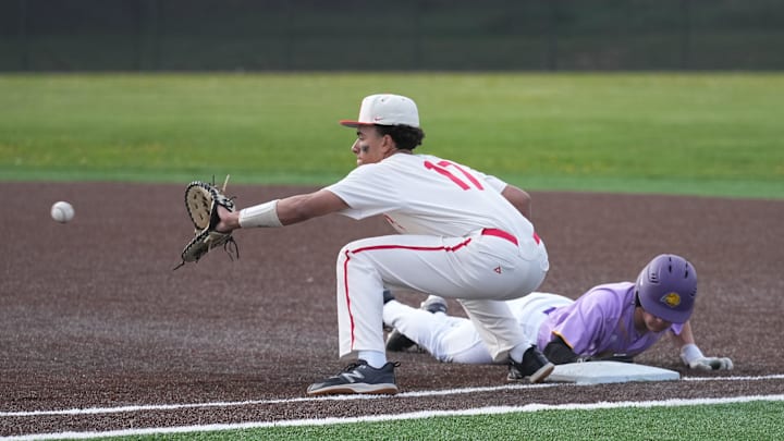 Pewaukee first baseman JonDavid Jacobs (17) tries to catch New Berlin Eisenhower's Collin Harrington (4) off base during the game at Pewaukee, May 7, 2025. New Berlin Eisenhower won the game, 3-0.