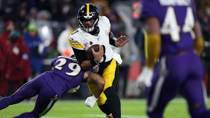 Pittsburgh Steelers v Baltimore Ravens