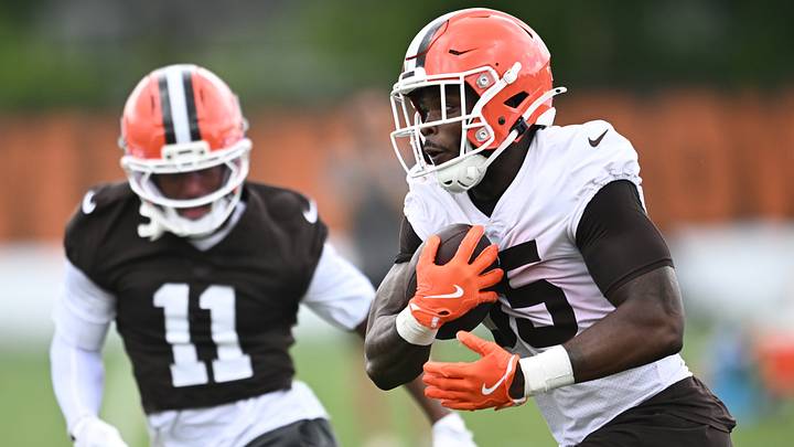 Jun 11, 2026; Berea, OH, USA; Cleveland Browns running back Raheim Sanders (35) runs with the ball as cornerback Tre Avery (11) defends during minicamp at CrossCountry Mortgage Campus. Mandatory Credit: Ken Blaze-Imagn Images