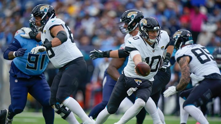 Jacksonville Jaguars quarterback Mac Jones (10) fakes a handoff during the first quarter at Nissan Stadium in Nashville, Tenn., Sunday, Dec. 8, 2024.