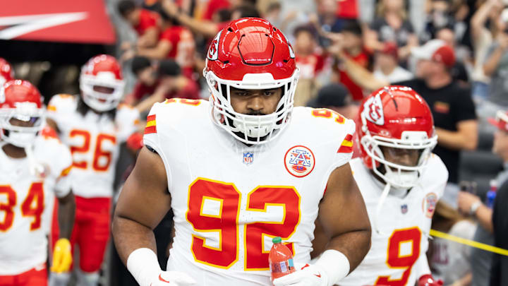 Aug 9, 2025; Glendale, Arizona, USA; Kansas City Chiefs defensive tackle Marlon Tuipulotu (92) against the Arizona Cardinals during a preseason NFL game at State Farm Stadium. Mandatory Credit: Mark J. Rebilas-Imagn Images Aug 9, 2025; Glendale, Arizona, USA; Kansas City Chiefs defensive tackle Marlon Tuipulotu (92) against the Arizona Cardinals during a preseason NFL game at State Farm Stadium. Mandatory Credit: Mark J. Rebilas-Imagn Images
