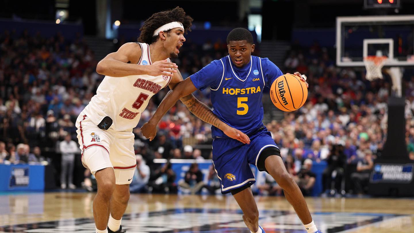 Alabama Should Heavily Pursue Cruz Davis in the Transfer Portal: Just a Minute