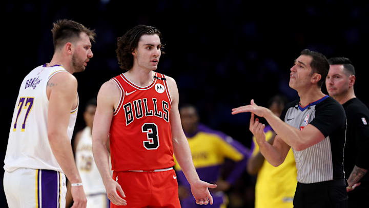Chicago Bulls v Los Angeles Lakers