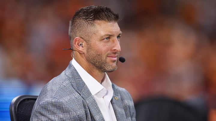 Aug 30, 2025; Atlanta, Georgia, USA; SEC Network analyst Tim Tebow on the field before a game between the Tennessee Volunteers and Syracuse Orange at Mercedes-Benz Stadium. Mandatory Credit: Brett Davis-Imagn Images
 Aug 30, 2025; Atlanta, Georgia, USA; SEC Network analyst Tim Tebow on the field before a game between the Tennessee Volunteers and Syracuse Orange at Mercedes-Benz Stadium. Mandatory Credit: Brett Davis-Imagn Images