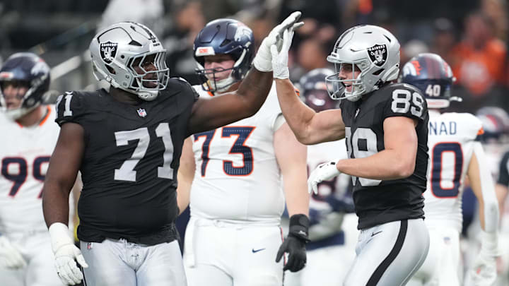 Dec 7, 2025; Paradise, Nevada, USA; Las Vegas Raiders tight end Brock Bowers (89) reacts with offensive tackle DJ Glaze (71) after catching a touchdown against the Denver Broncos during the first half at Allegiant Stadium. Mandatory Credit: Kirby Lee-Imagn Images Dec 7, 2025; Paradise, Nevada, USA; Las Vegas Raiders tight end Brock Bowers (89) reacts with offensive tackle DJ Glaze (71) after catching a touchdown against the Denver Broncos during the first half at Allegiant Stadium. Mandatory Credit: Kirby Lee-Imagn Images