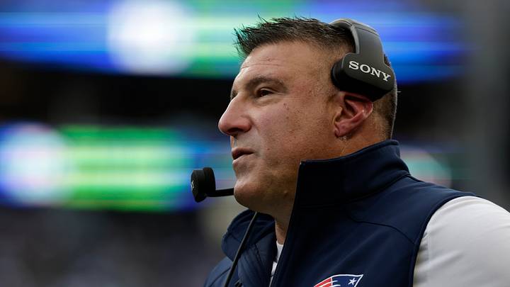 New England Patriots head coach Mike Vrabel on the sidelines