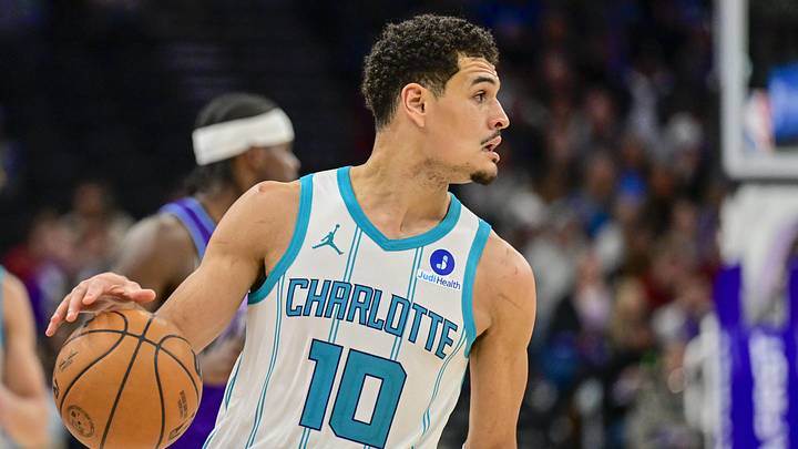 Jan 10, 2026; Salt Lake City, Utah, USA; Charlotte Hornets guard Josh Green (10) looks for an open man during the second half against the Utah Jazz at Delta Center. Mandatory Credit: Peter Creveling-Imagn Images