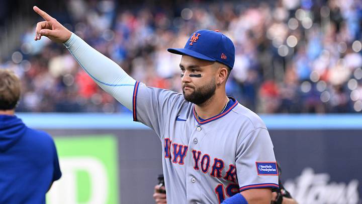 Jun 29, 2026; Toronto, Ontario, CAN;  New York Mets third baseman Bo Bichette (19) acknowledges fans applause after watching a video tribute before playing his former club the Toronto Blue Jays at Rogers Centre. Mandatory Credit: Dan Hamilton-Imagn Images