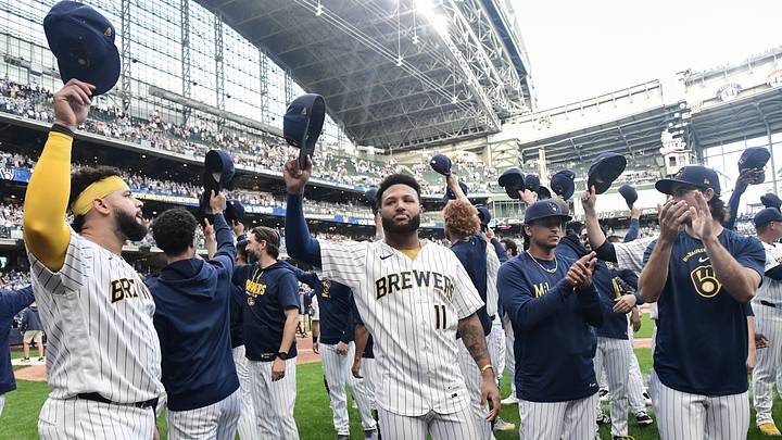 Sep 27, 2026; Milwaukee, Wisconsin, USA; Milwaukee Brewers left fielder Jackson Chourio (11) and teammates thank fans after playing the last regular season game against the St. Louis Cardinals at American Family Field. Mandatory Credit: Benny Sieu-Imagn Images Sep 27, 2026; Milwaukee, Wisconsin, USA; Milwaukee Brewers left fielder Jackson Chourio (11) and teammates thank fans after playing the last regular season game against the St. Louis Cardinals at American Family Field. Mandatory Credit: Benny Sieu-Imagn Images