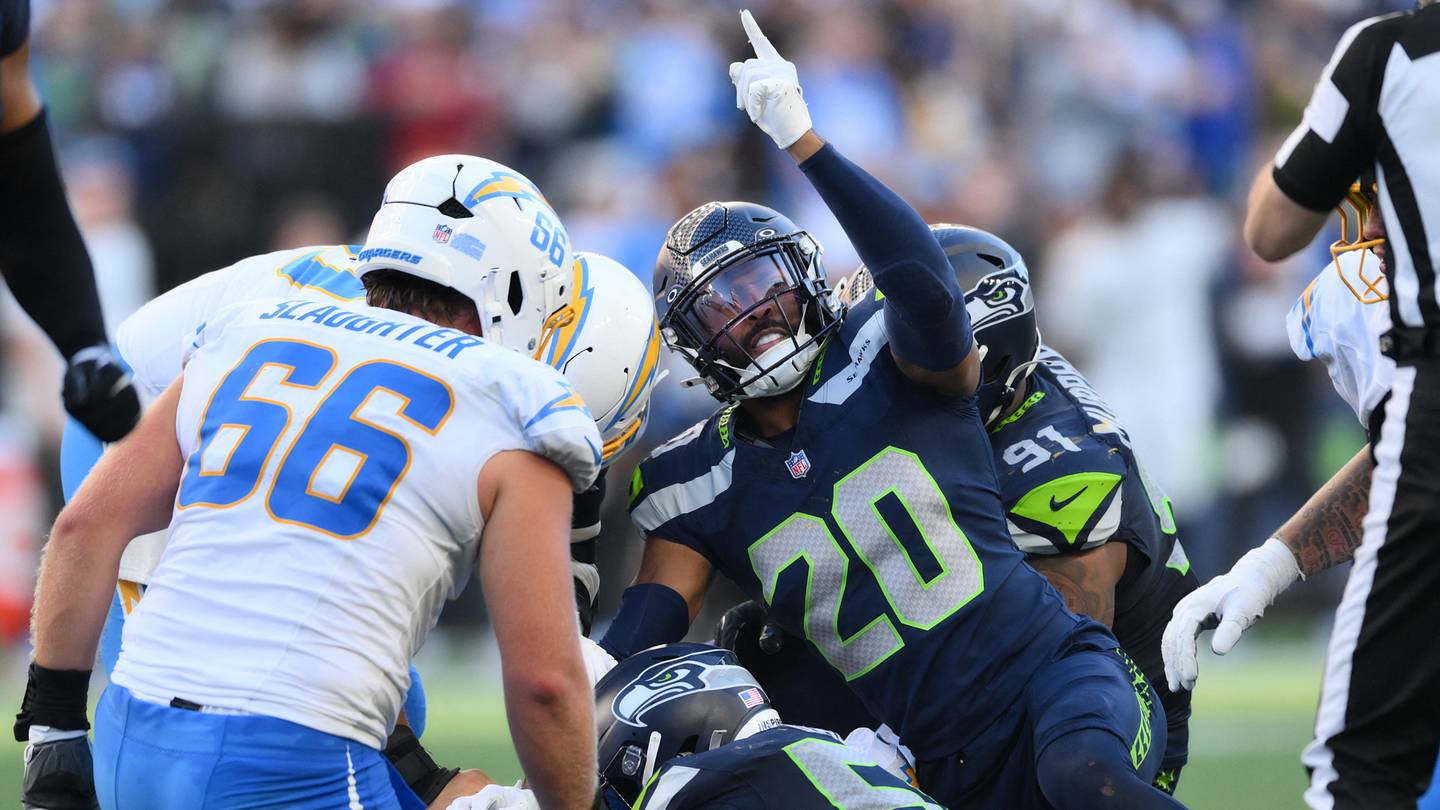 Seahawks Week 4 Snap Counts: RB Split Shifts, Former All-Pro Makes Debut