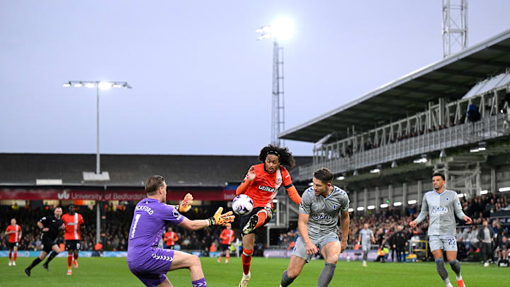 Luton Town v Everton FC - Premier League