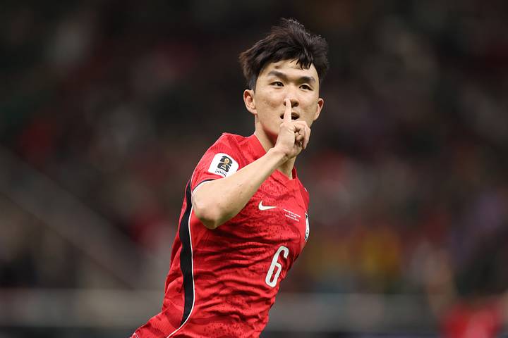 Hwang In-beom lighting it up.