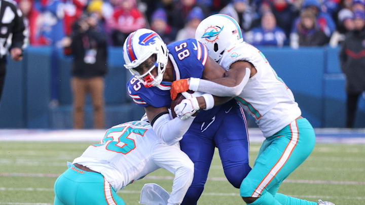 Bills tight end Quintin Morris makes a catch agains the Dolphins.