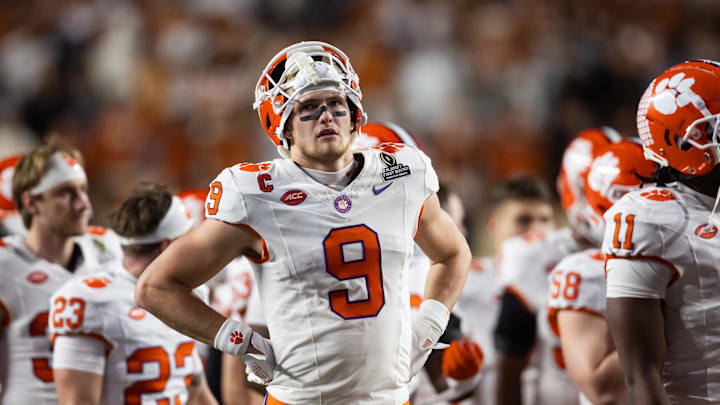 Dec 21, 2024; Austin, Texas, USA; Clemson Tigers tight end Jake Briningstool (9) against the Texas Longhorns during the CFP National playoff first round at Darrell K Royal-Texas Memorial Stadium. Mandatory Credit: Mark J. Rebilas-Imagn Images Dec 21, 2024; Austin, Texas, USA; Clemson Tigers tight end Jake Briningstool (9) against the Texas Longhorns during the CFP National playoff first round at Darrell K Royal-Texas Memorial Stadium. Mandatory Credit: Mark J. Rebilas-Imagn Images