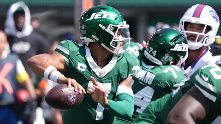 Sep 14, 2025; East Rutherford, New Jersey, USA; New York Jets quarterback Justin Fields (7) drops back to pass against the Buffalo Bills during the first half at MetLife Stadium. Mandatory Credit: Robert Deutsch-Imagn Images