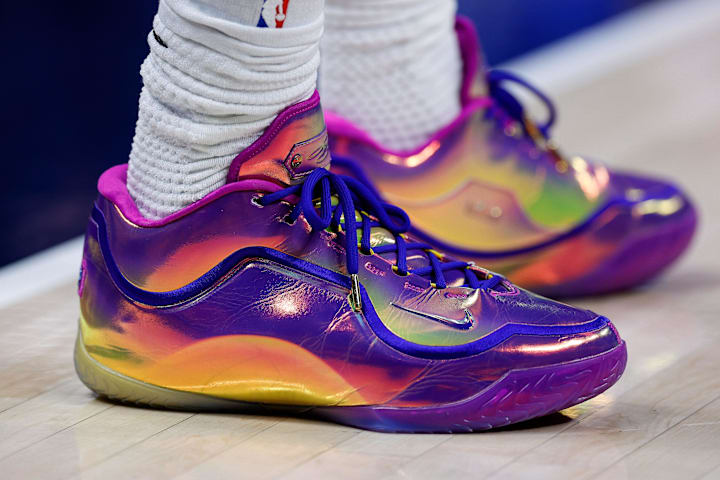 what shoes did lebron wear last night