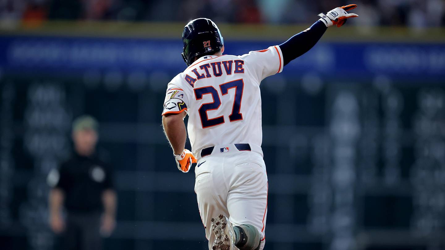 Astros Star Jose Altuve Heading to Injured List with Oblique Strain