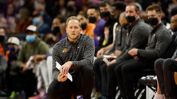 Kevin Young courtside as an assistant coach for the Suns