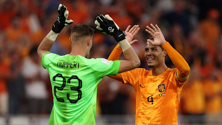 Hatten nach dem Auftaktsieg Grund zur Freude: Virgil van Dijk (r.) & Andries Noppert