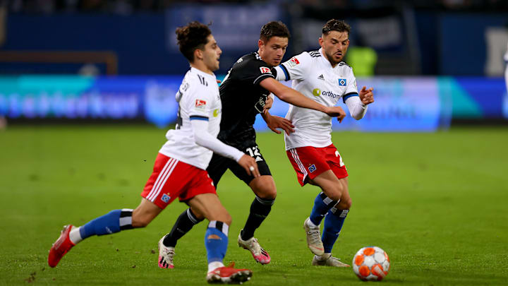 Tim Leibold (rechts) wird den HSV wohl verlassen