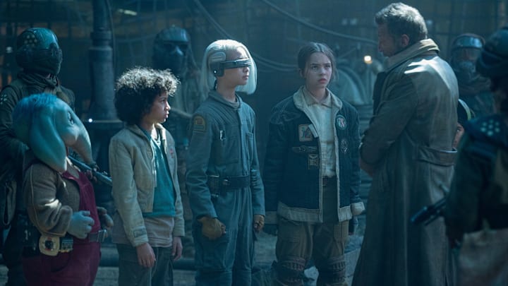 Neel (Robert Timothy Smith), Wim (Ravi Cabot- Conyers), KB (Kyriana Kratter), Fern (Ryan Kiera-Armstrong), and General Strix (Matthieu Kassovitz) in Lucasfilm’s STAR WARS: SKELETON CREW, exclusively on Disney+.
