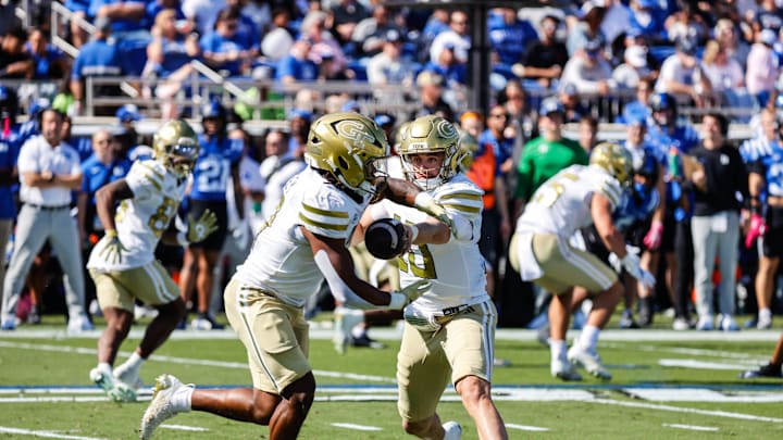 Oct 18, 2025; Durham, North Carolina, USA; Georgia Tech Yellow Jackets quarterback Haynes King (10) hands off the ball to running back Malachi Hosley (0) during the first half of the game against Duke Blue Devils at Wallace Wade Stadium. Mandatory Credit: Jaylynn Nash-Imagn Images Oct 18, 2025; Durham, North Carolina, USA; Georgia Tech Yellow Jackets quarterback Haynes King (10) hands off the ball to running back Malachi Hosley (0) during the first half of the game against Duke Blue Devils at Wallace Wade Stadium. Mandatory Credit: Jaylynn Nash-Imagn Images