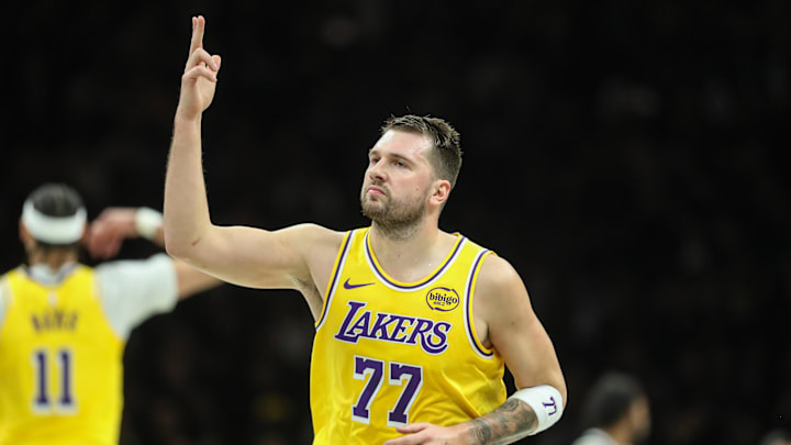 Luka Doncic volverá pronto a la acción con Lakers, según el entrenador JJ Redick