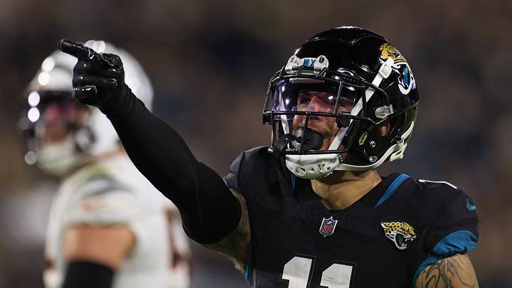 Jacksonville Jaguars wide receiver Parker Washington (11) picks up first down during the third quarter of a regular season NFL football matchup Monday, Dec. 4, 2023 at EverBank Stadium in Jacksonville, Fla. The Cincinnati Bengals defeated the Jacksonville Jaguars 34-31 in overtime. [Corey Perrine/Florida Times-Union]