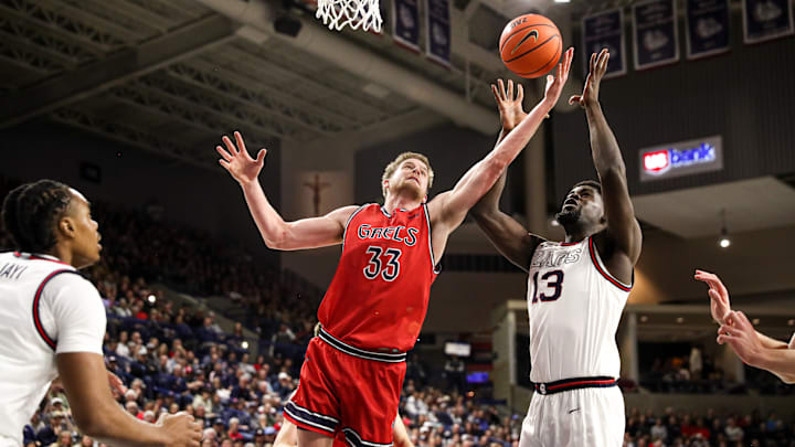 Gonzaga Bulldogs forward Graham Ike (13).